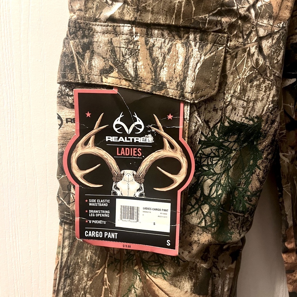 Realtree Camouflage Cargo Pants - Picture 2 of 4